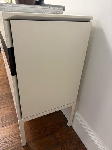 Display unit with storage drawers