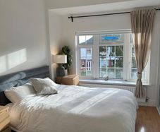 Kind size bed base - half ottoman