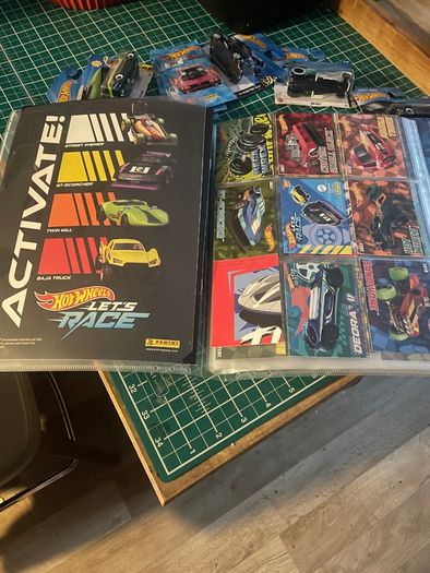 Hot Wheels plus album and cards