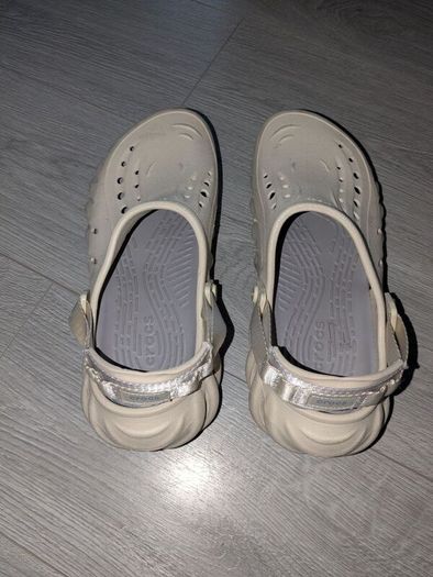 Beige Crocs Echo