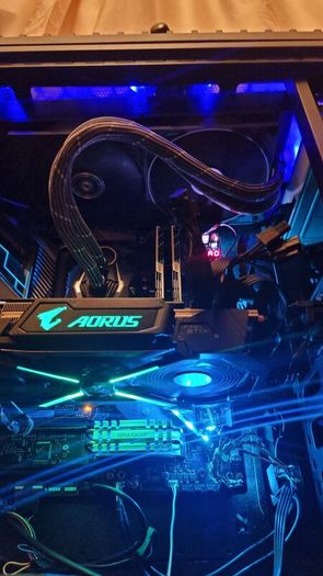 Bundle: Gigabyte AORUS GTX 1080 Ti Xtreme Edition 11GB, intel i9 9900K, ASUS ROG Maximus XI Extreme, Seasonic Platinum PSU, DDR4 memory: G.Skill 2x 16 GB ( 32 GB ), Samsung 860 EVO 500 GB, SATA Solid State Drive ( SSD )