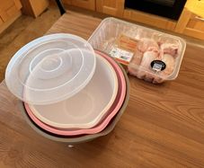 Set of 3 Nesting Plastic Mixing Bowls with Lid