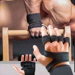 gym gloves and wrist straps with hook