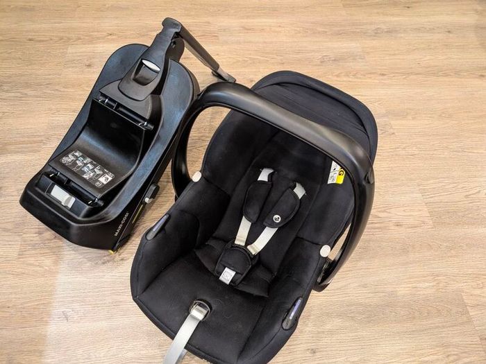 Maxi Cosi iSize Tinca and Base