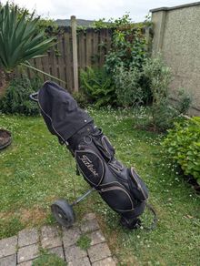 Deadly set of adult golf clubs
