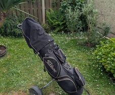 Deadly set of adult golf clubs