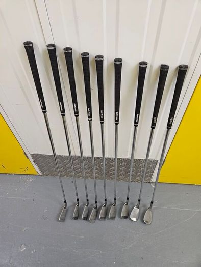 vega irons 4-pw + 2 wedges