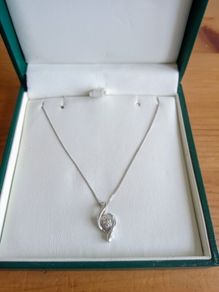 9 carat white gold 18'' diamond pendant necklace boxed