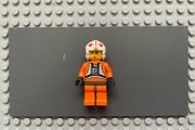 lego star wars sw0019 Luke Skywalker minifigure- Pilot Suit, Simple Torso and Helmet, Dark Gray Hips, Yellow Head