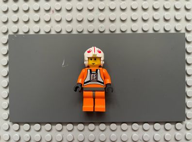 lego star wars sw0019 Luke Skywalker minifigure- Pilot Suit, Simple Torso and Helmet, Dark Gray Hips, Yellow Head