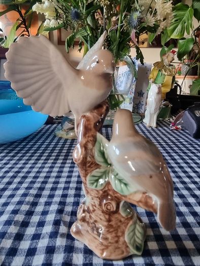 Vintage figurine of two birds