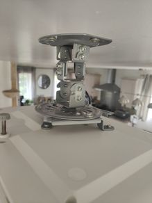 Projector ceiling mount