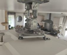 Projector ceiling mount