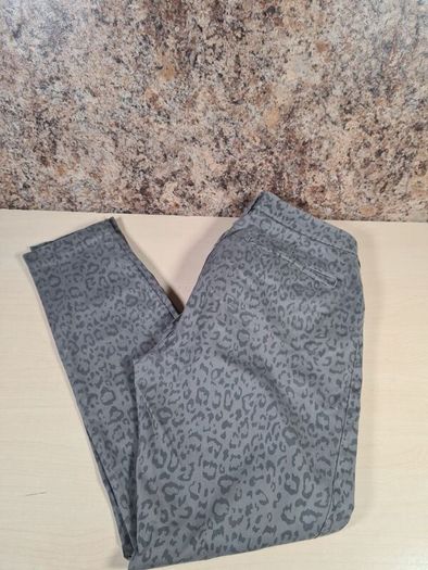 womens TOMMY HILFIGER jeans grey leopard print stretchy Size W31 L32