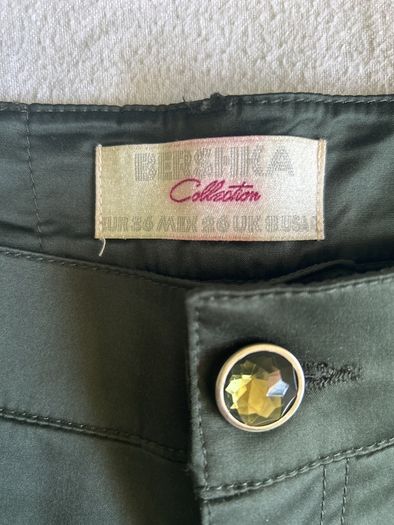 Dark green shorts from bershka