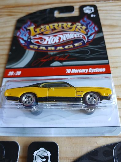 1/64 Hot Wheels Larry,s Garage, Premium Real Riders
