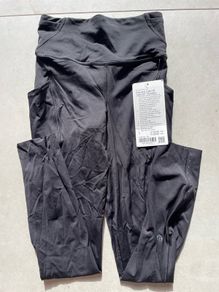 Lululemon black leggings tight 25in side pockets new size 8