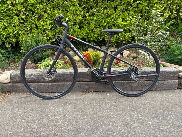 Light, fast and nimble: Trek FX 3 (size small)