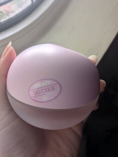DkNY perfume