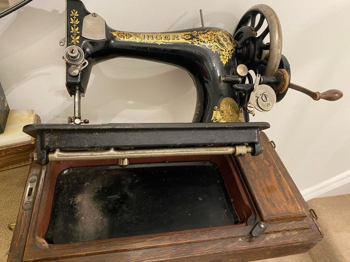 Sewing Machine Singer original Table Top model