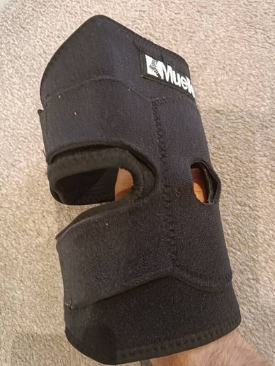 Mueller knee support