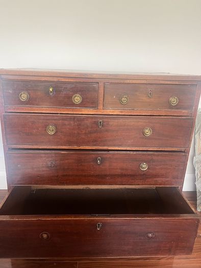 Mahogany chest of drawers