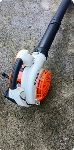 Stihl BG 86 blower in excellent working condition.