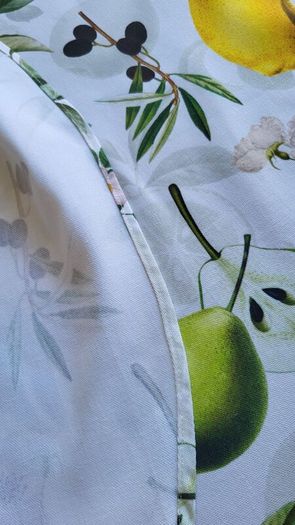 Round tablecloth.  143cm. 100% cotton