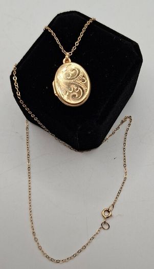 Vintage 9ct yellow gold locket necklace