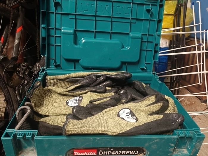 Box of protective gloves grade D