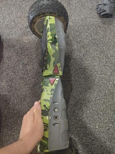 2 hoverboards comes with 1 charger