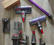 Dyson V10 with multiple heads and 2 docking stations