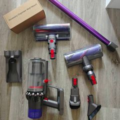 Dyson V10 with multiple heads and 2 docking stations