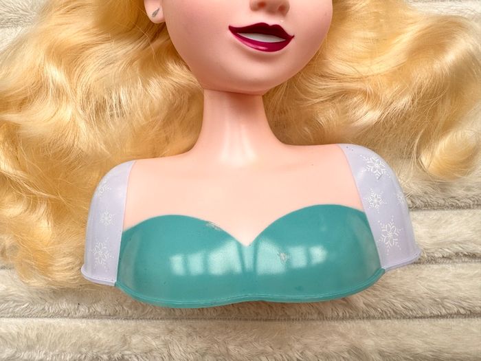 Disney Frozen Elsa Styling Head Used approx. 20 cm. Please see photos