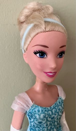 3 Disney Princess Dolls, Snow White, Cinderella & Belle