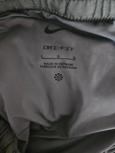 nike shorts size L