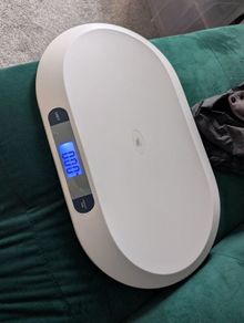 Baby weighing scales