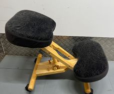 Kneeling chair