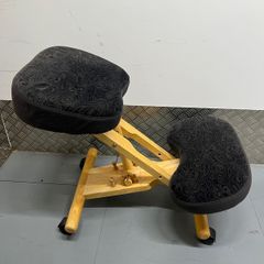 Kneeling chair