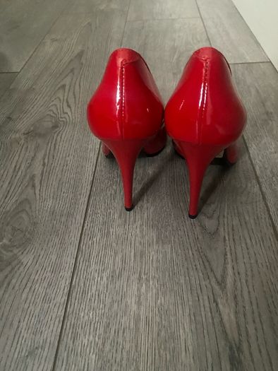 red shoes