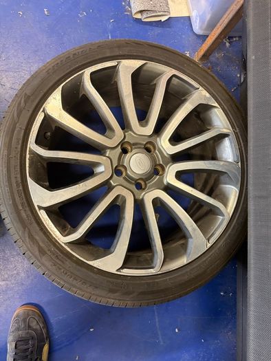 22 inch Range Rover vouge wheels and good tyres