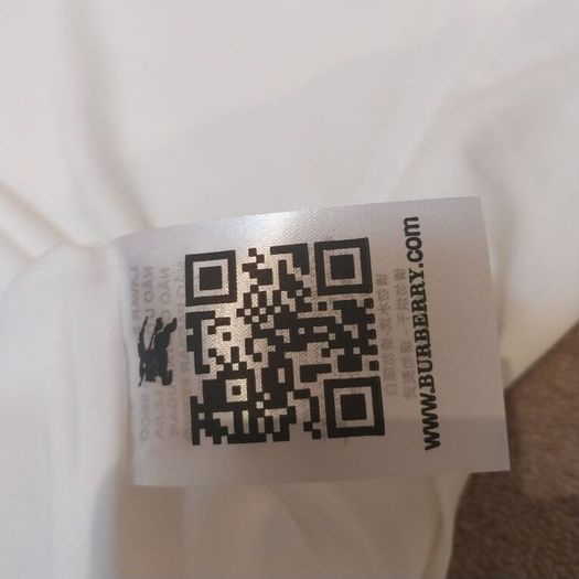 White burberry t-shirt