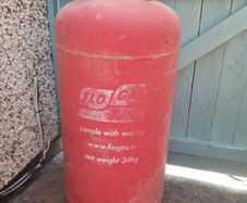 Propane gas cylinder