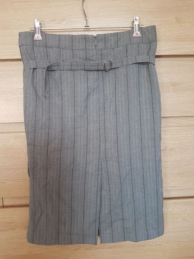 High waisted business look skirt slit at front size s NEVER WORN