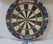 Dartboard + Hanging fittings