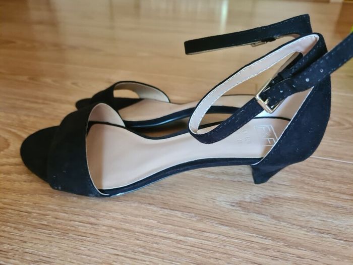 sandals size 39
