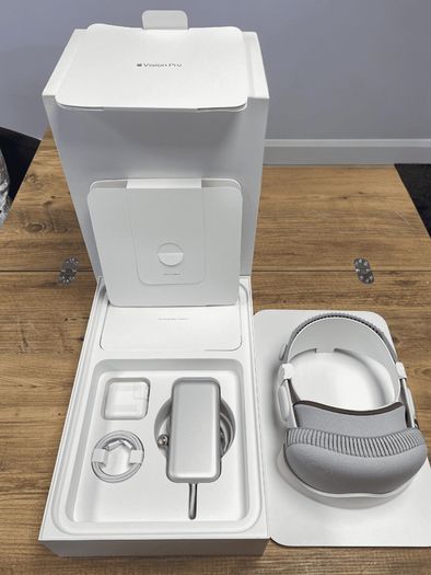 Apple Vision Pro, Excellent Condition