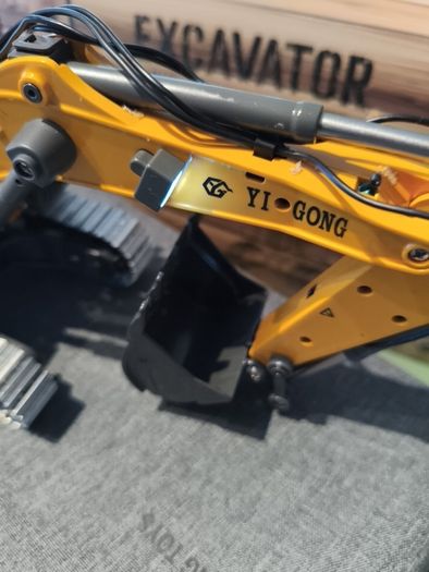 Remote control EXCAVATOR 1:50 scale