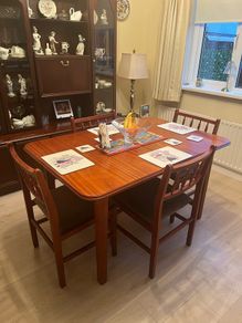 Extendable Dining Room & 4 Chairs