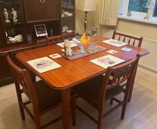 Extendable Dining Room & 4 Chairs